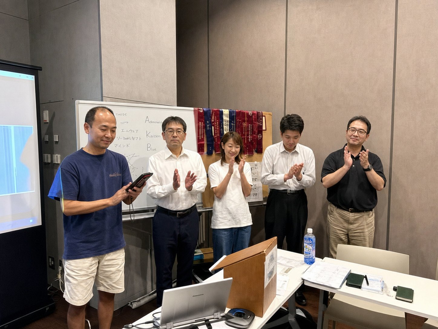 第433回通常例会で就任した新役員の集合写真