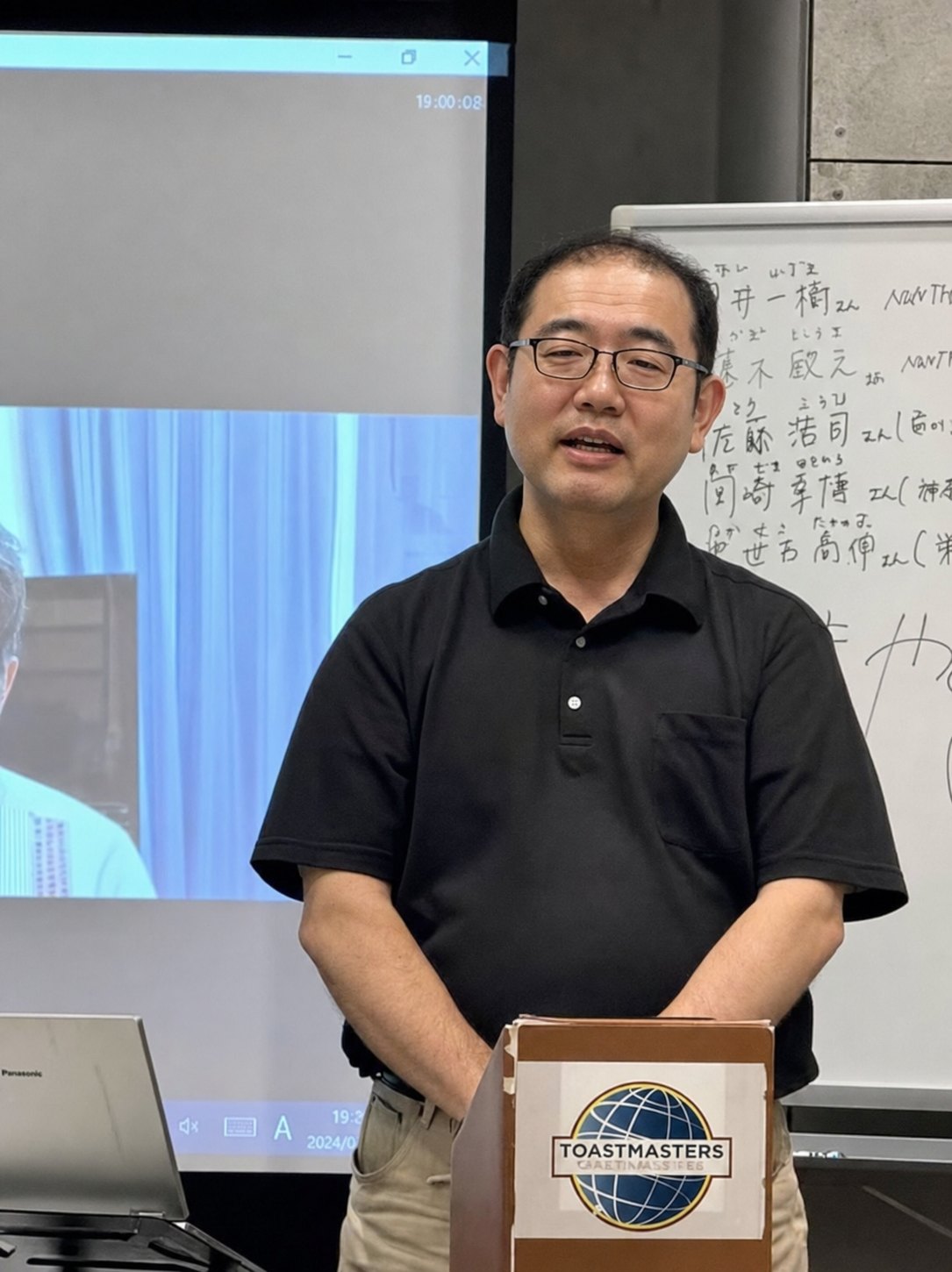 就任挨拶をする新会長